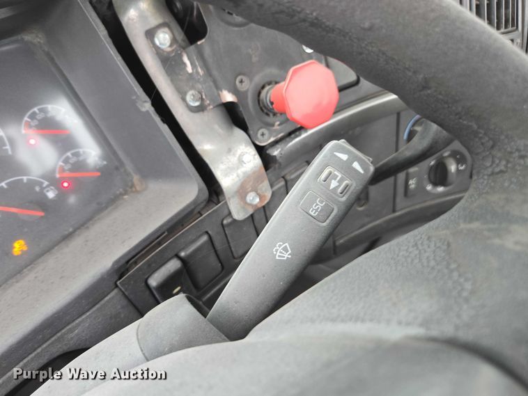 image for item DU2548 2006 Volvo VNM semi truck