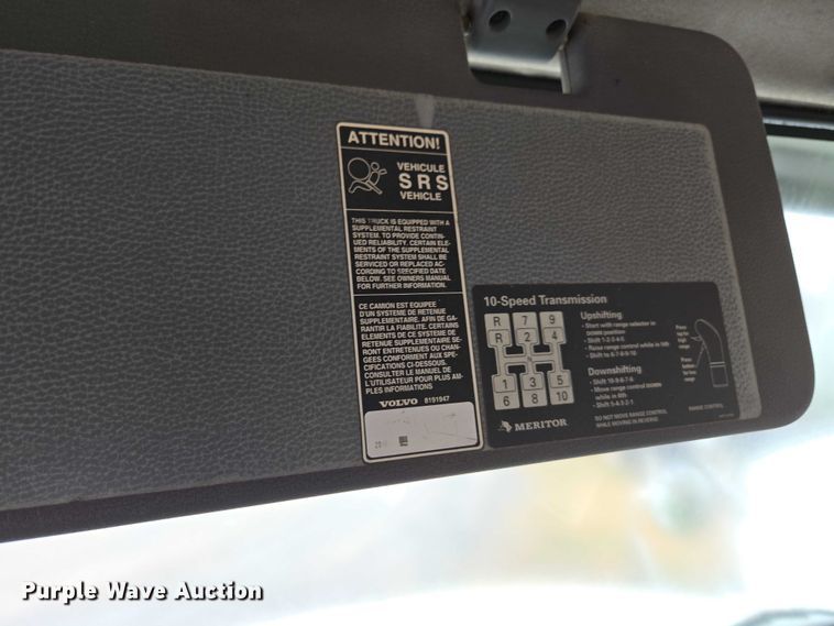 image for item DU2548 2006 Volvo VNM semi truck