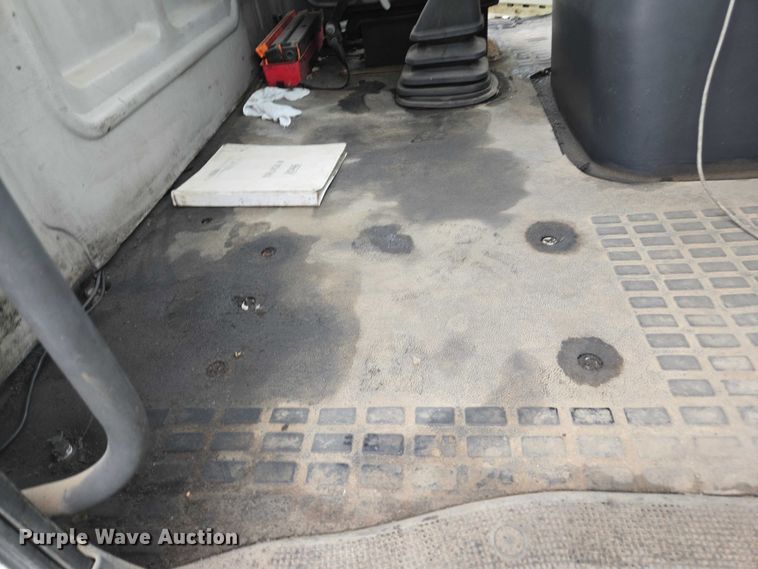 image for item DU2548 2006 Volvo VNM semi truck