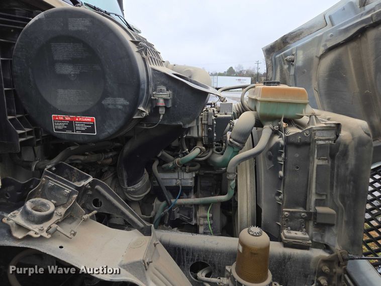 image for item DU2548 2006 Volvo VNM semi truck