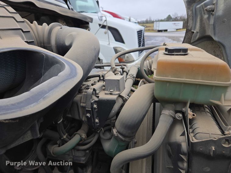 image for item DU2548 2006 Volvo VNM semi truck