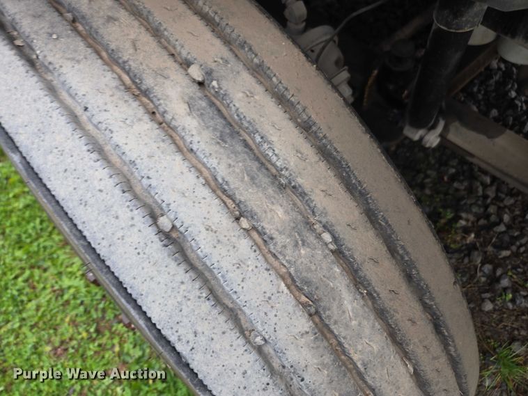 image for item DU2548 2006 Volvo VNM semi truck