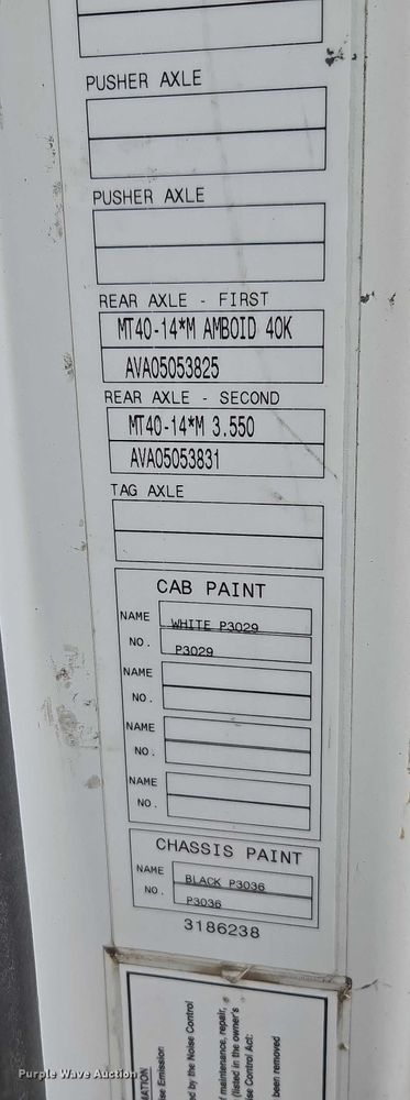 image for item DU2548 2006 Volvo VNM semi truck