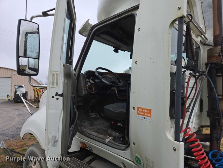 image for item DU2549 2010 International ProStar semi truck