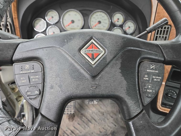 image for item DU2549 2010 International ProStar semi truck