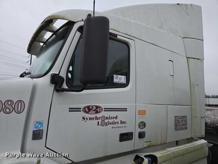 image for item DU2550 2011 Volvo VNL semi truck