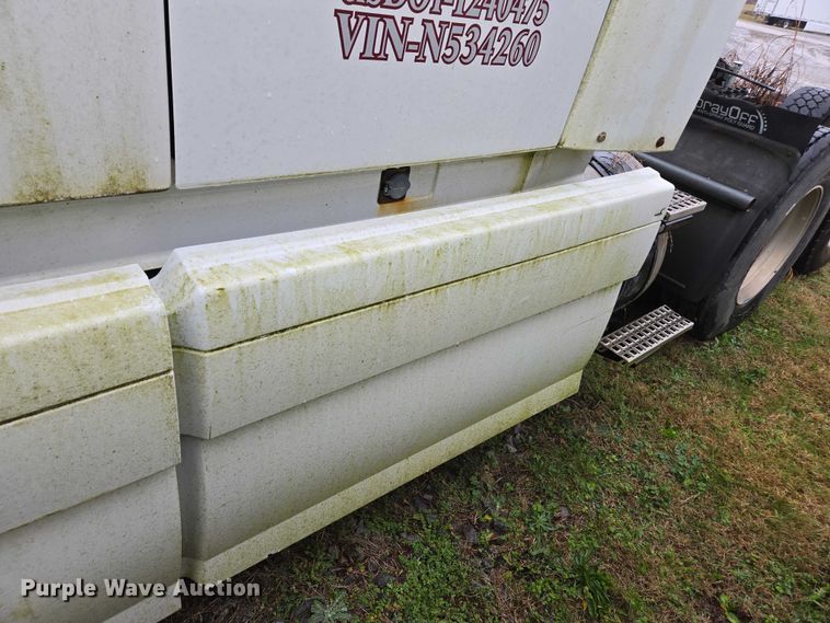 image for item DU2550 2011 Volvo VNL semi truck