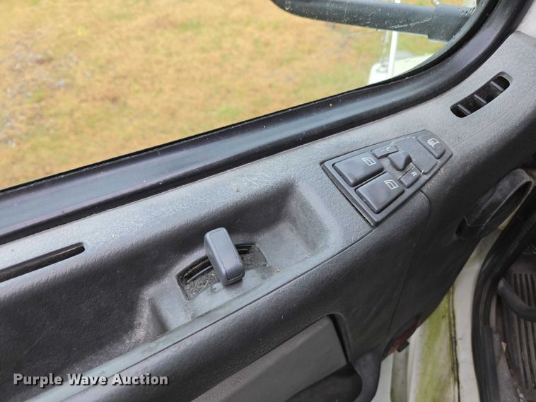 image for item DU2550 2011 Volvo VNL semi truck