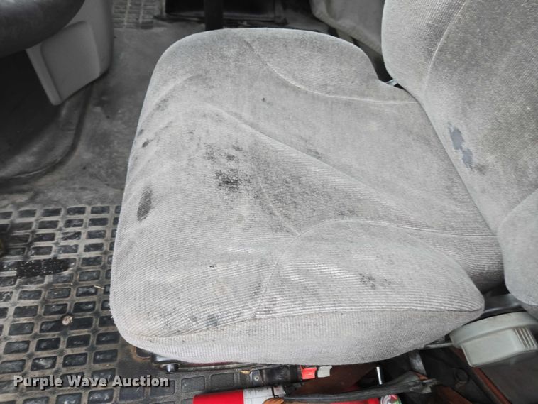 image for item DU2550 2011 Volvo VNL semi truck