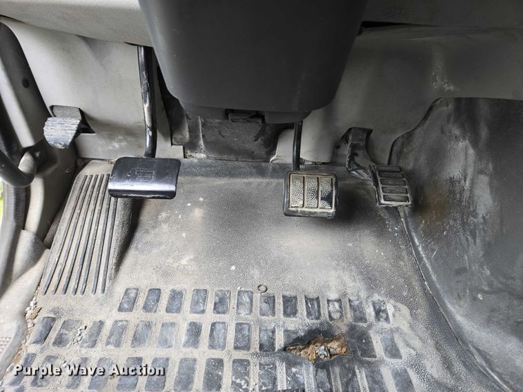 image for item DU2550 2011 Volvo VNL semi truck