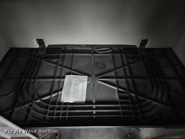 image for item DU2550 2011 Volvo VNL semi truck