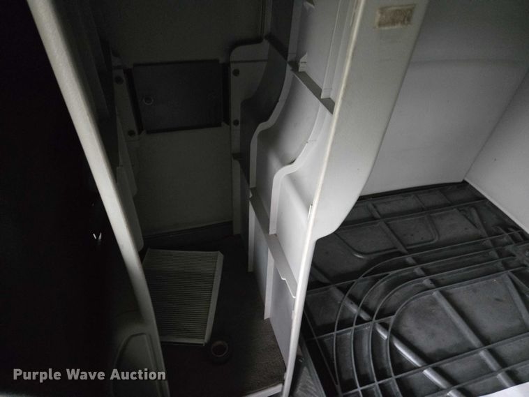 image for item DU2550 2011 Volvo VNL semi truck