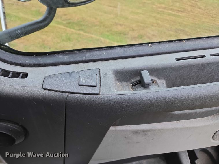 image for item DU2550 2011 Volvo VNL semi truck