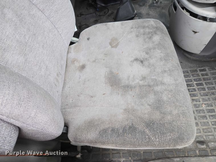 image for item DU2550 2011 Volvo VNL semi truck