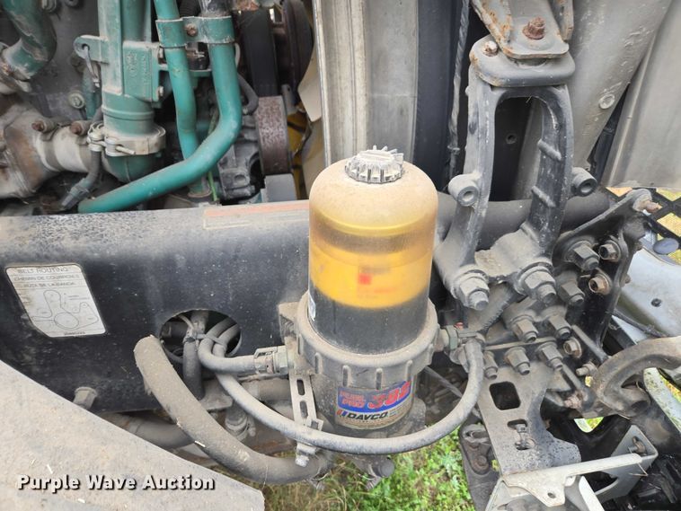 image for item DU2550 2011 Volvo VNL semi truck