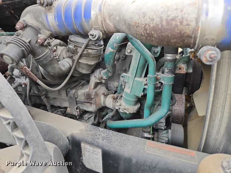 image for item DU2550 2011 Volvo VNL semi truck