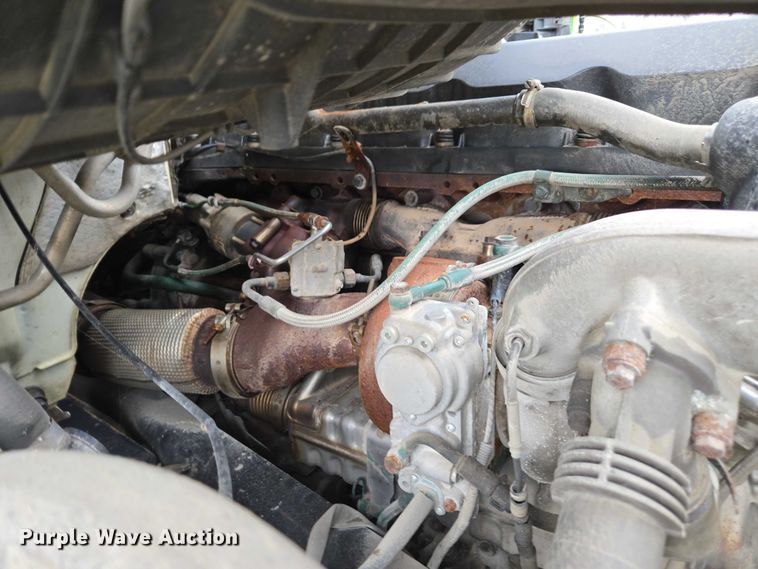 image for item DU2550 2011 Volvo VNL semi truck