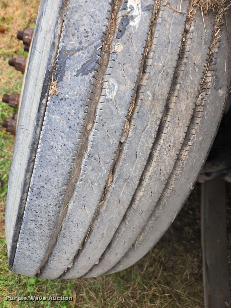 image for item DU2550 2011 Volvo VNL semi truck