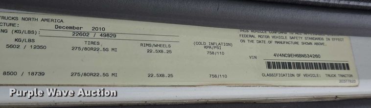 image for item DU2550 2011 Volvo VNL semi truck