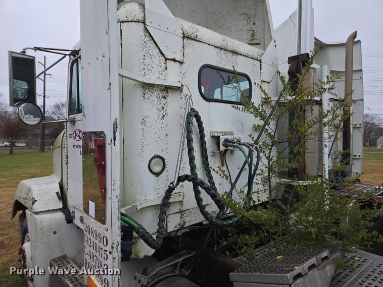 image for item DU2551 1996 Freightliner FLD semi truck