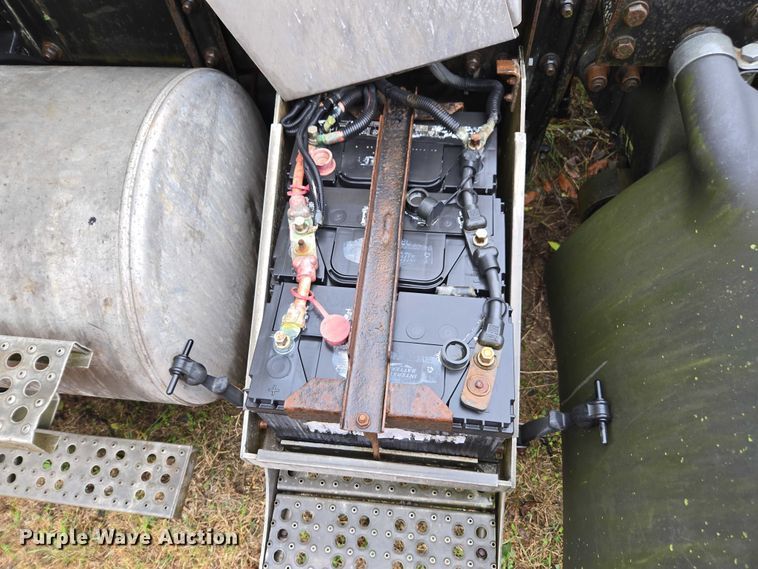 image for item DU2551 1996 Freightliner FLD semi truck