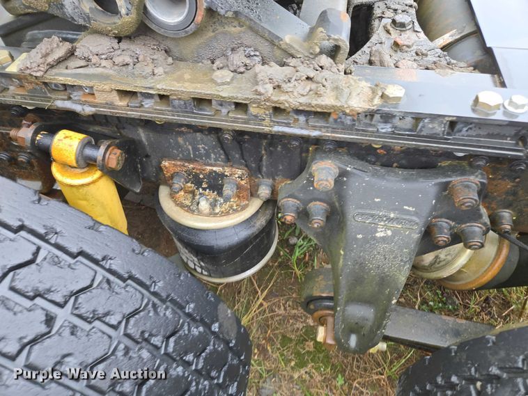 image for item DU2551 1996 Freightliner FLD semi truck