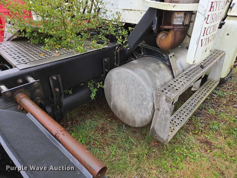 image for item DU2551 1996 Freightliner FLD semi truck