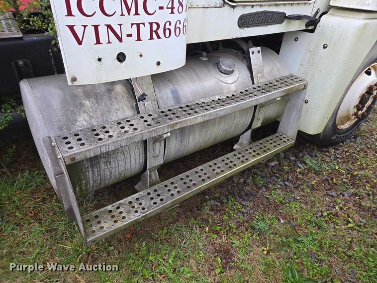 image for item DU2551 1996 Freightliner FLD semi truck