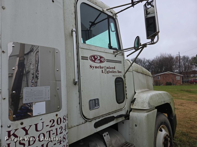 image for item DU2551 1996 Freightliner FLD semi truck