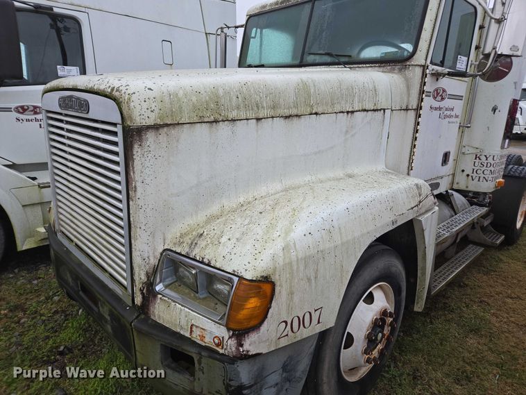 image for item DU2551 1996 Freightliner FLD semi truck