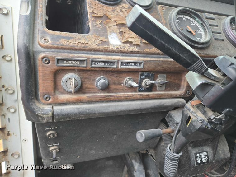 image for item DU2551 1996 Freightliner FLD semi truck