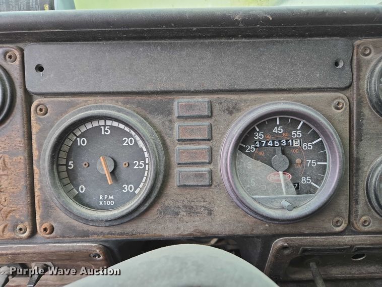 image for item DU2551 1996 Freightliner FLD semi truck