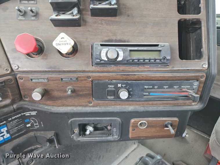 image for item DU2551 1996 Freightliner FLD semi truck