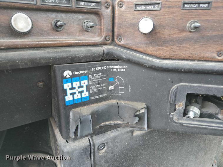 image for item DU2551 1996 Freightliner FLD semi truck