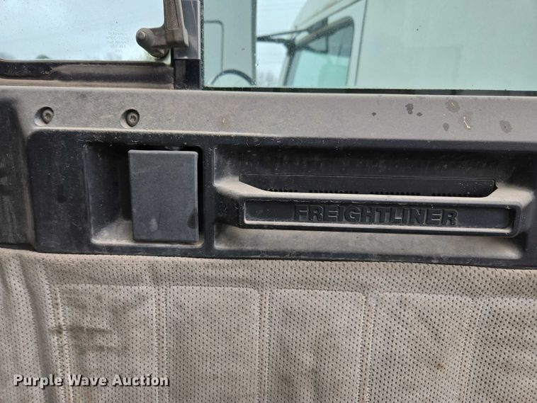 image for item DU2551 1996 Freightliner FLD semi truck