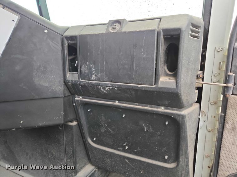 image for item DU2551 1996 Freightliner FLD semi truck