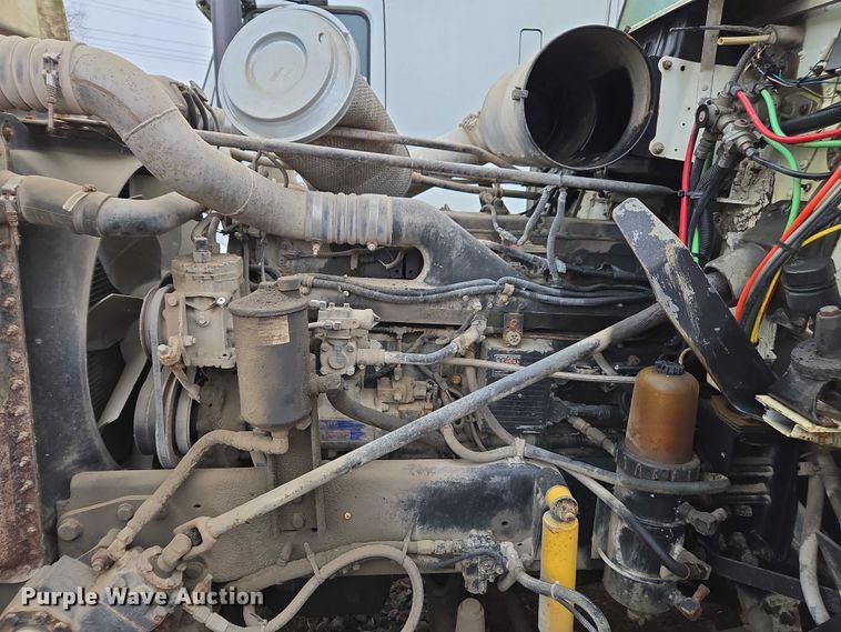 image for item DU2551 1996 Freightliner FLD semi truck