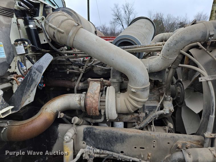 image for item DU2551 1996 Freightliner FLD semi truck