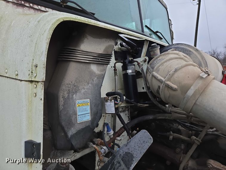 image for item DU2551 1996 Freightliner FLD semi truck