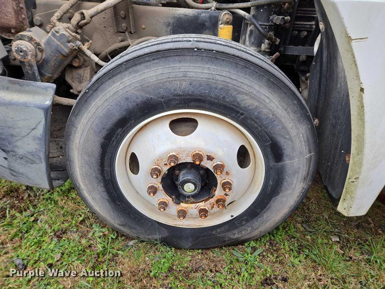 image for item DU2551 1996 Freightliner FLD semi truck