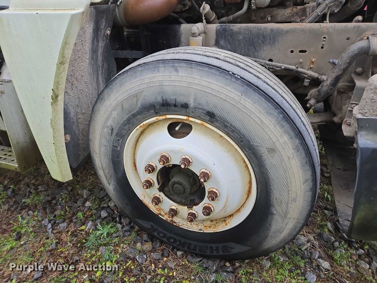 image for item DU2551 1996 Freightliner FLD semi truck