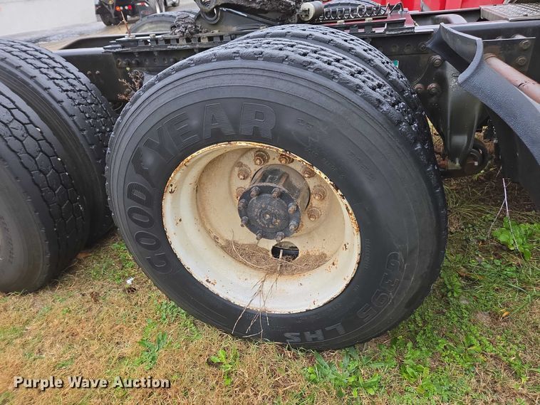 image for item DU2551 1996 Freightliner FLD semi truck