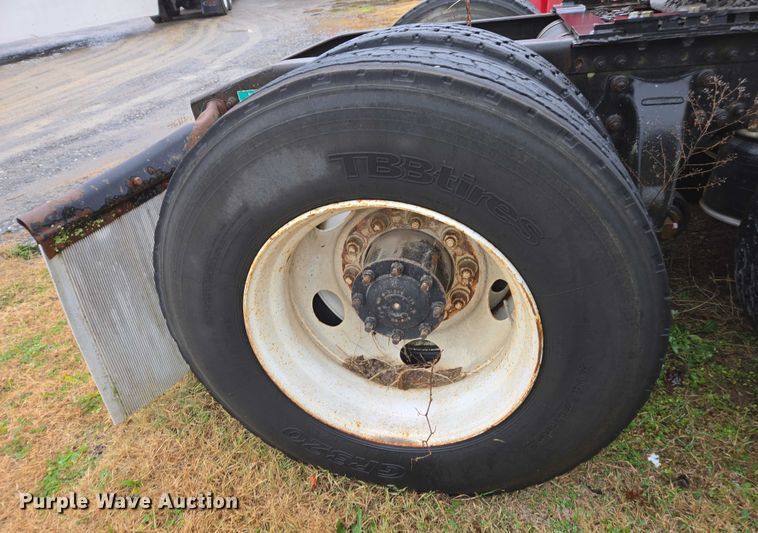 image for item DU2551 1996 Freightliner FLD semi truck