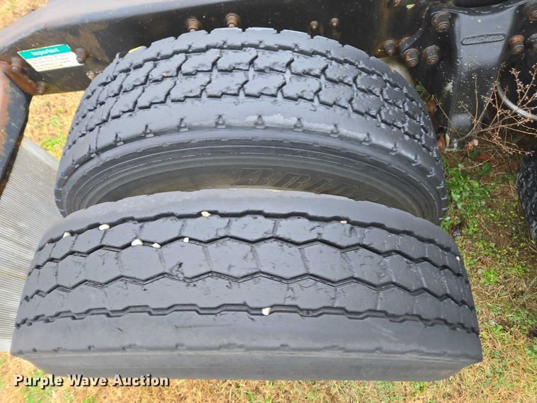 image for item DU2551 1996 Freightliner FLD semi truck