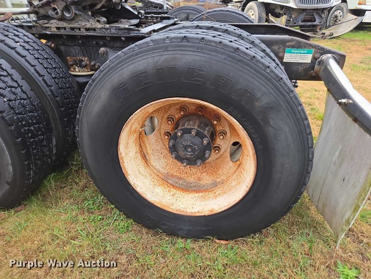 image for item DU2551 1996 Freightliner FLD semi truck