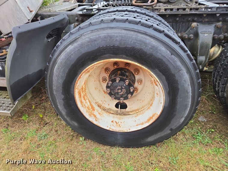 image for item DU2551 1996 Freightliner FLD semi truck