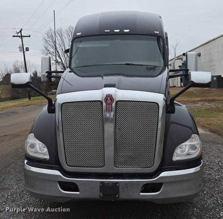 image for item DU2552 2018 Kenworth T680 semi truck