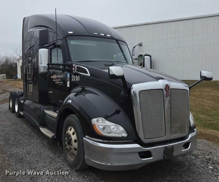 image for item DU2552 2018 Kenworth T680 semi truck