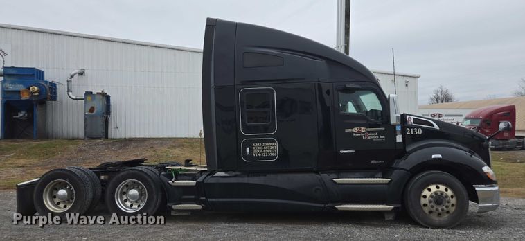 image for item DU2552 2018 Kenworth T680 semi truck