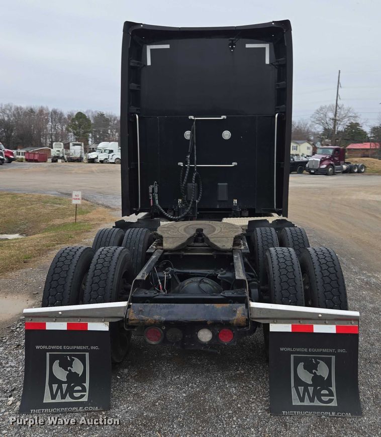 image for item DU2552 2018 Kenworth T680 semi truck